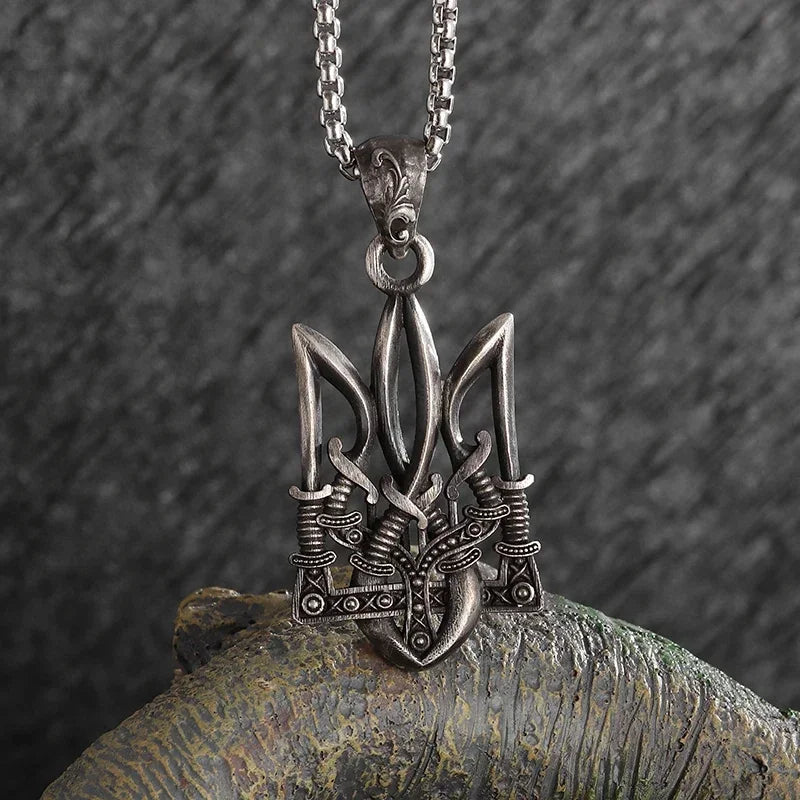 Retro Compass Warrior Head Demon Warrior Pendant Benno Necklace Men's Locomotive Gothic Jewelry Necklace