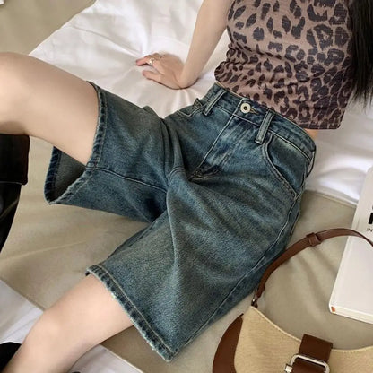 Loose Fit Denim Pants Vintage High Waist Denim Shorts for Women Wide Leg Streetwear Jeans with Button Closure Knee Length Pants