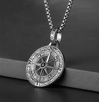 Retro Compass Warrior Head Demon Warrior Pendant Benno Necklace Men's Locomotive Gothic Jewelry Necklace