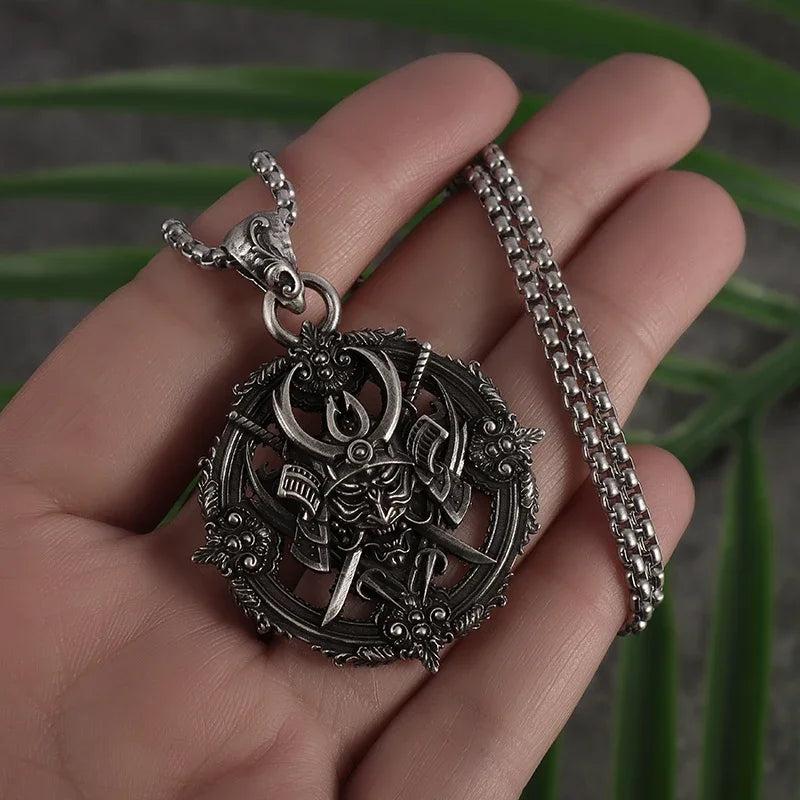 Retro Compass Warrior Head Demon Warrior Pendant Benno Necklace Men's Locomotive Gothic Jewelry Necklace