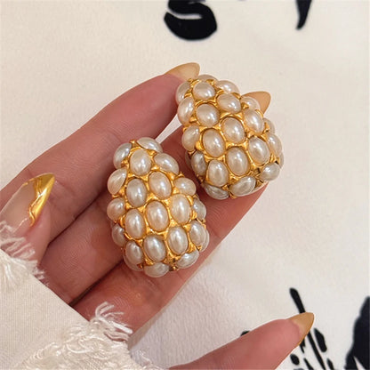 New hollow water drop imitation pearl earrings. Fashionable and simple golden ladies banquet exquisite gift