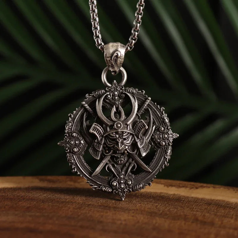 Retro Compass Warrior Head Demon Warrior Pendant Benno Necklace Men's Locomotive Gothic Jewelry Necklace